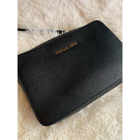 SOLD‼️ Michael Kors Crossbody Bag - Picture 2 of 2